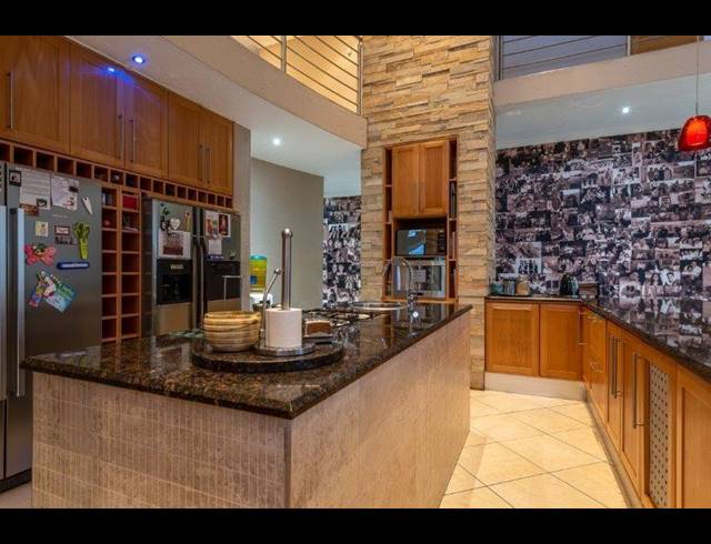 6 BEDROOM HOUSE FOR SALE IN MEYERSDAL